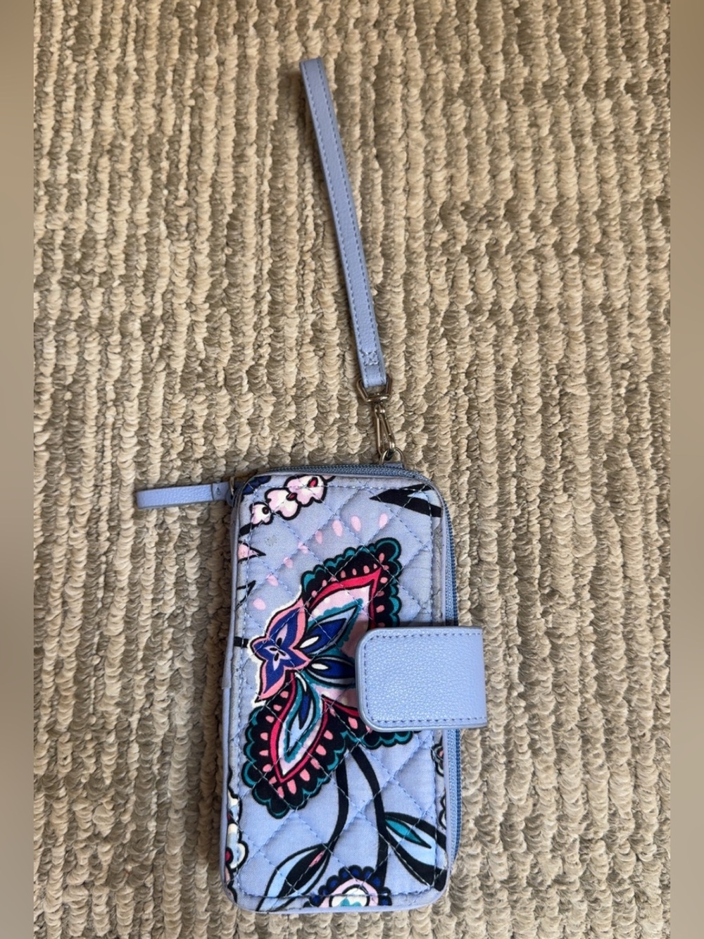 Vera Bradley Light Blue Floral Quilted Phone Wristlet Wallet - Picture 1 of 4